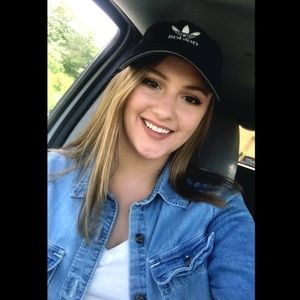 Meet your Posher, Delayna